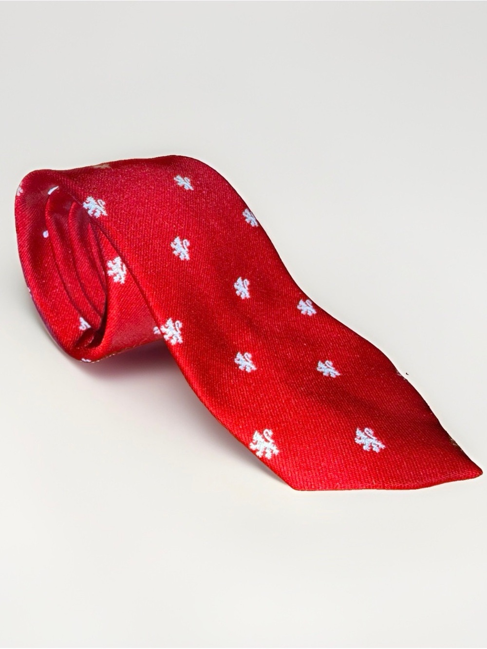 Rearing lion passant critter tie